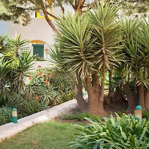 https://stunning-ground-floor-apartment.hotelsinnerja.org